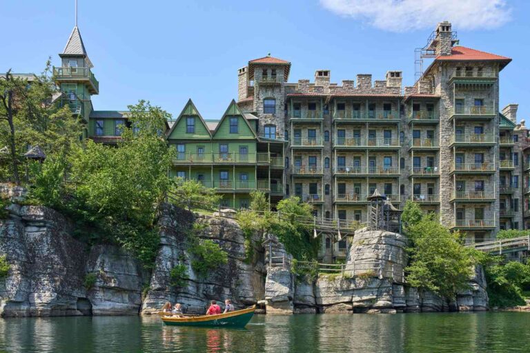 Best Private Family Hotels in the US: Elite Estates & Resorts