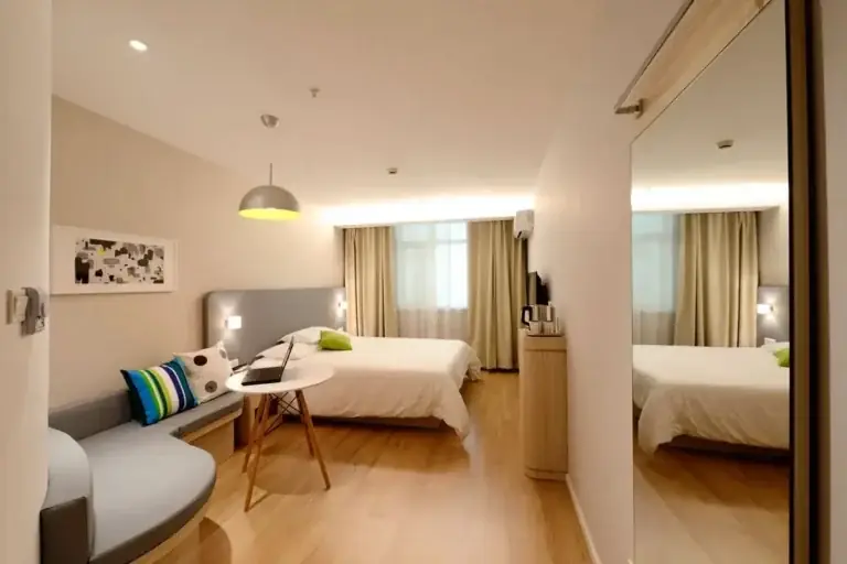 How to Plan Family Hotels Stays on a Budget: Expert Guide
