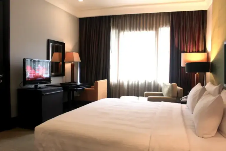 How to Reduce Family Hotels Dining Expenses: Expert Guide