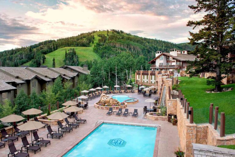 Top Mountain Retreats in America: Ultimate Luxury Alpine Guide